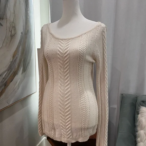 Elegant Cream Cable Knit Sweater - Picture 3 of 3
